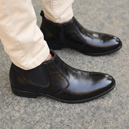 MEN'S BLACK LEATHER CHELSEA BOOTS WITH SIDE ZIP.